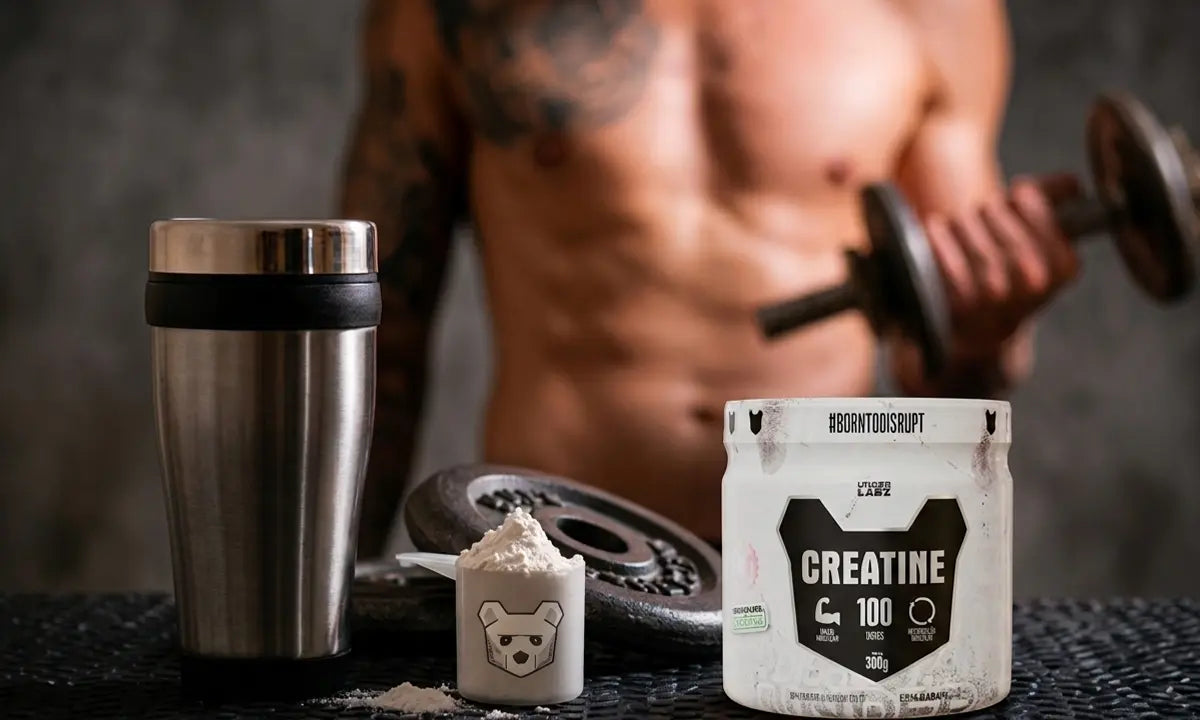 Creatina no pré ou no pós-treino? A resposta pode variar conforme a rotina, mas uma coisa é certa: a creatina segue como uma das suplementações mais conhecidas para quem busca desempenho, força e constância nos treinos.