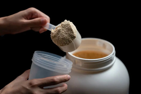 Existe um limite de scoops de whey para tomar por dia? — suplementos