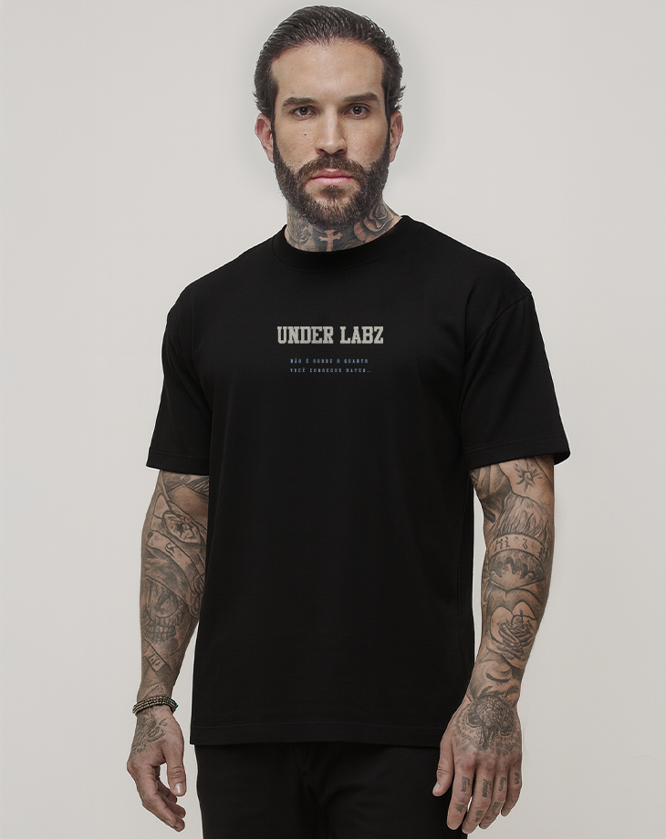 CAMISETA MASCULINA CAOS COLLEGE